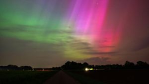 Astronomie: Naturphänomen: Polarlichter färben Himmel über Deutschland